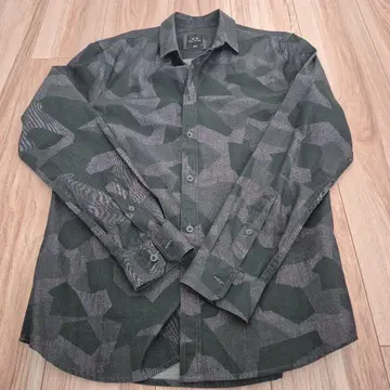 ARMANI Exchange 남성용 카모플라쥬 패턴 긴팔 셔츠