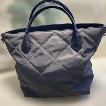 다크 그레이 퀼팅 토트백