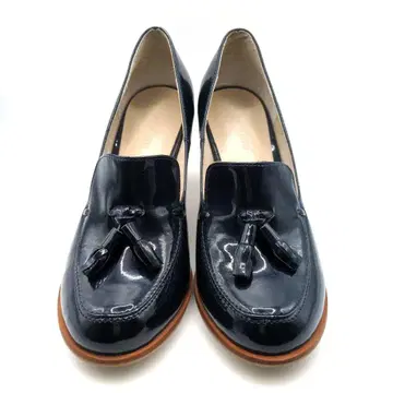 펌프스 네이비 태슬 장식 중간 굽