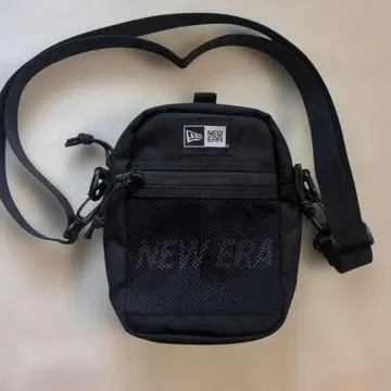 NEW ERA 블랙 사코슈
