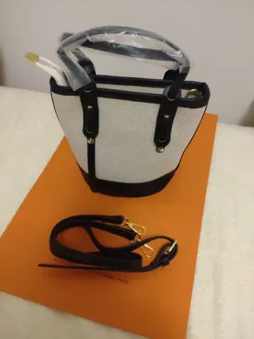 화이트 블랙 토트백 숄더 포함