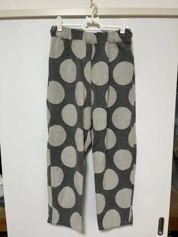 NARU(나루) 자카드 트윌 도트 무늬 테이퍼드 팬츠 647876