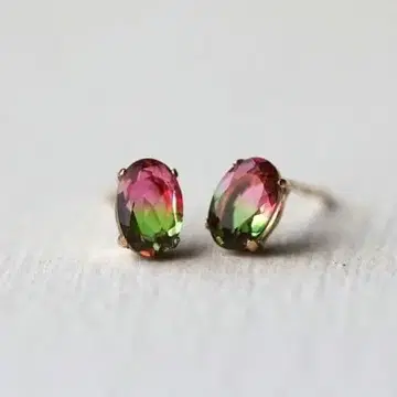 큐이큐이 오벌 컷 스톤 스터드 귀걸이