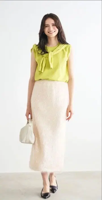 새상품 2025 AW 샤기 스커트 베이지 38