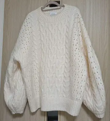 유나이티드 애로우즈 아이보리 케이블 짜임 니트 스웨터
