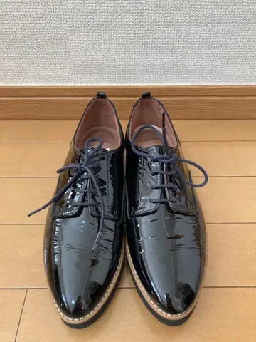 긴자 카네마츠 블랙 에나멜 통굽 로퍼