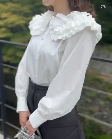 TREFLE+1 부케 옷깃 블라우스