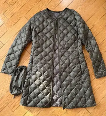 유니클로 카키색 퀼팅 롱 자켓 수납 봉투 포함