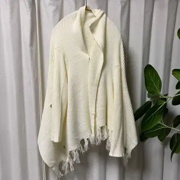 새상품 미사용 모에 아이보리 리브 밑단 프린지 가디건 프리