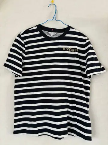 타미힐피거 레귤러 골드 버튼 크루넥 티셔츠