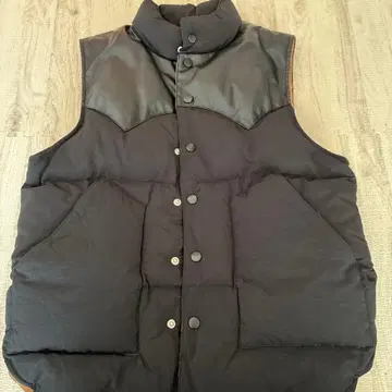 블랙 다운 베스트 M