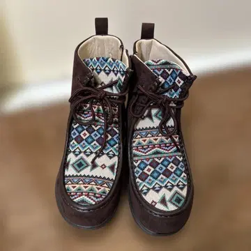 티티카카 에스닉 패턴 스웨이드 하이컷 부츠