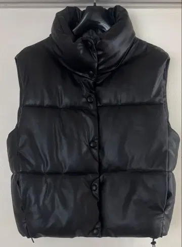 ZARA 블랙 가죽 베스트 M