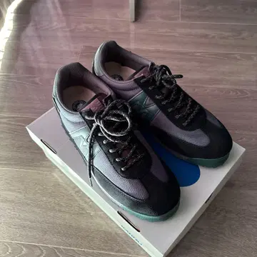 미사용 새상품 KARHU 스니커즈 네이비/블랙