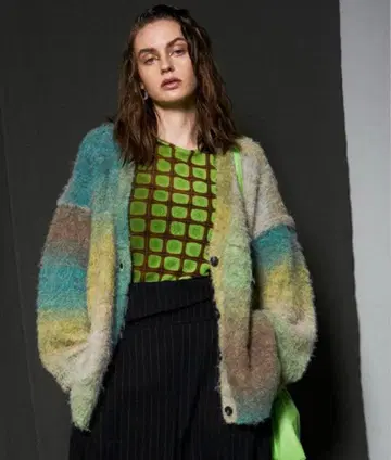 MAISON SPECIAL 그라데이션 루프 샤기 니트 가디건