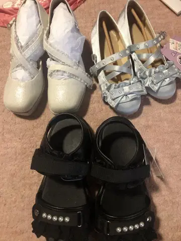 펌프스와 샌들 세트