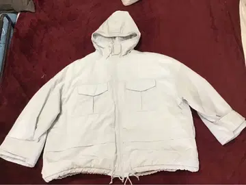 UNIQLO 화이트 마운티니어링 후드 부착 자켓