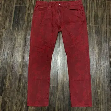 A|X ARMANI EXCHANGE 레드 플로럴 패턴 데님 팬츠