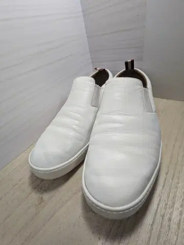 최종 가격 인하! 발리 가죽 슬립온 화이트 US 9 27cm