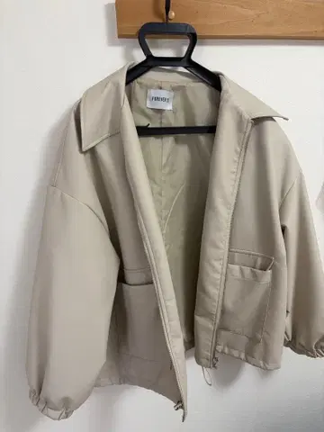 베이지 가죽풍 자켓