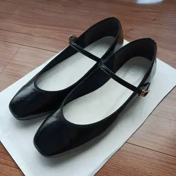 로타 디자인 블랙 플랫슈즈 스트랩 메리제인