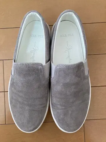 긴자 카네마츠 그레이 스웨이드 슬립온 슈즈