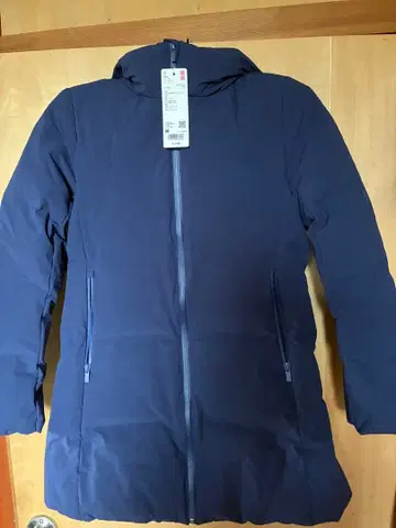 유니클로 스트레치 심리스 다운 숏코트 M 미사용 새상품