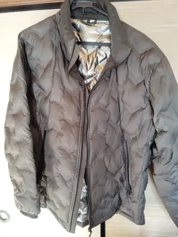 올리브 그린 퀼팅 자켓