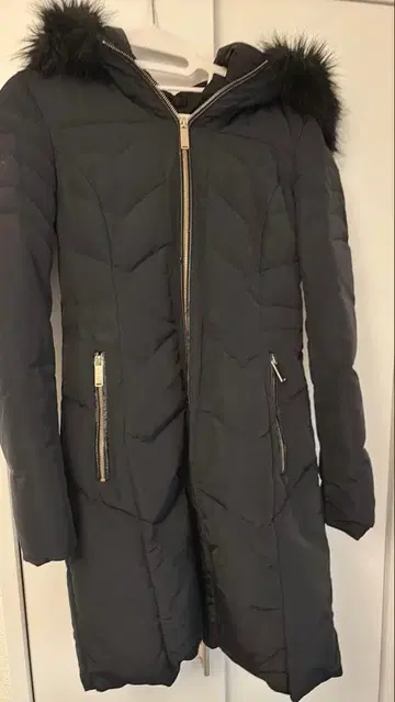 퍼 달린 롱 다운 자켓 블랙