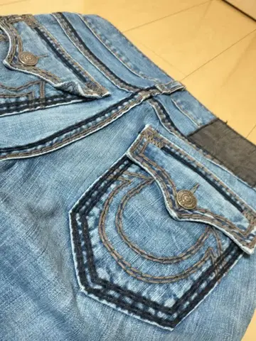 TRUE RELIGION RICKY SUPER QT size32