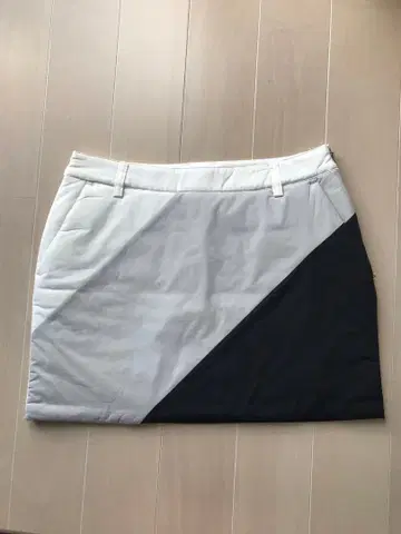 TaylorMade 골프 스커트 화이트/블랙
