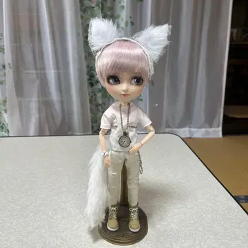 화이트 패션 인형 귀 달린 이슬 윤