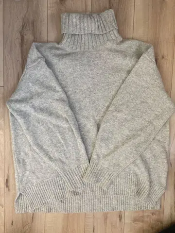 터틀넥 스웨터 뷰티 앤 유스 그레이