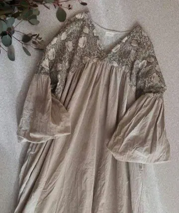 린넨 윌리엄 모리스 베이지 V넥 롱 원피스