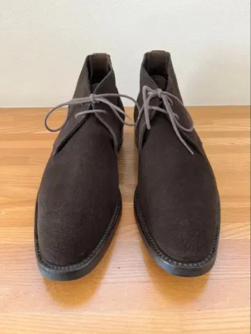 TOMORROWLAND 다크 브라운 처카 부츠