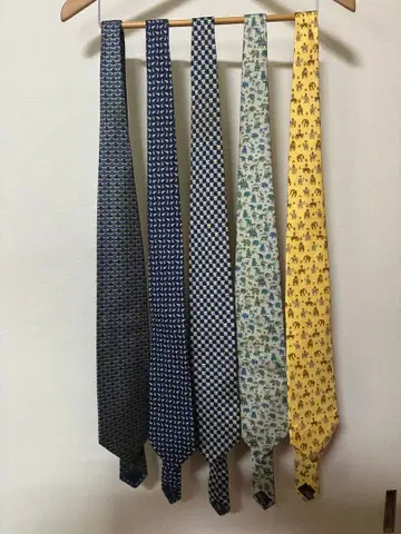 넥타이 동물 패턴 세트 5개 페라가모 4개, 짐 톰슨 1개