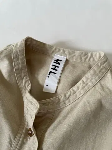 [ MHL ] 베이지 반트 칼라 긴팔 셔츠