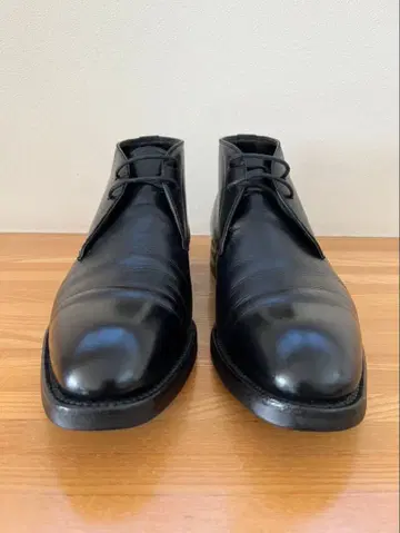 투모로우랜드 블랙 가죽 처카 부츠