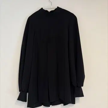 블랙 긴팔 프릴 넥 셔츠