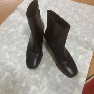 미하마 블랙 가죽 숏부츠 21.5