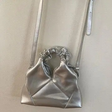 Riberry 트라이앵글 미니백 실버 프릴 디자인 숄더