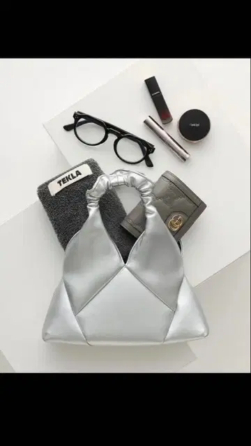 Riberry 트라이앵글 미니백 실버 프릴 디자인 숄더