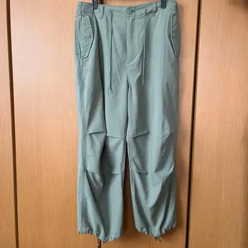 올리브 그린 카고 팬츠