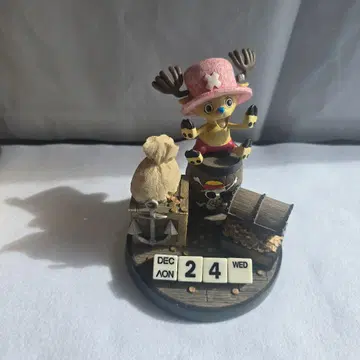 레어템! ONEPIECE 초파 피규어 포함 만년 달력