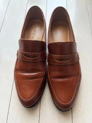 A de Vivre 브라운 가죽 코인 로퍼 사이즈 M