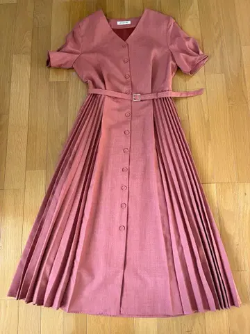 NATURAL BEAUTY BASIC 원피스 반팔 플리츠