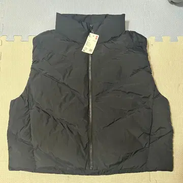 미사용 새상품 UNIQLO 퍼프 테크 크롭 베스트