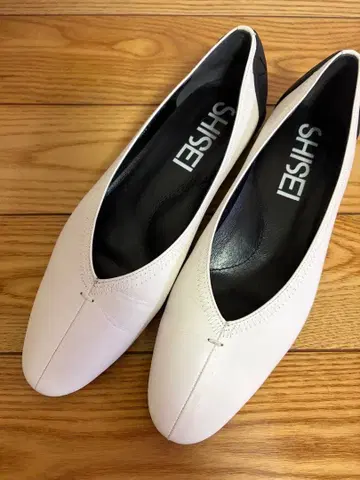 SHISEI 화이트 플랫슈즈 37.5