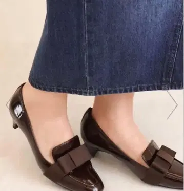 다크 브라운 리본 펌프스 그로그랭 리본 로우힐 로퍼