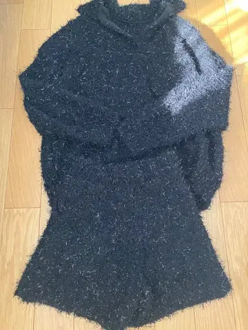 Ameri UND FEATHER YARN KNIT SET UP